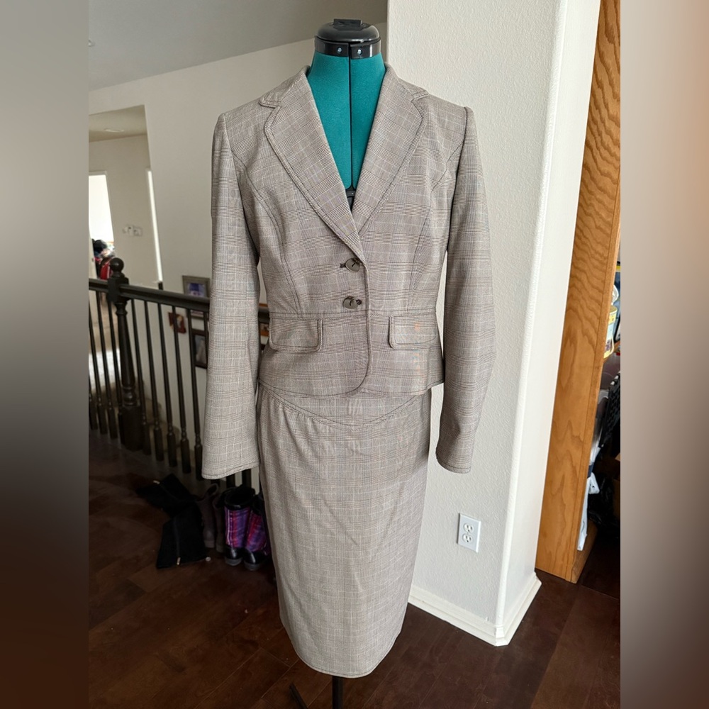 NINE WEST Two Piece Skirt Suit size 4 NWOT